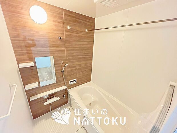 【現地写真(浴室)】浴室暖房乾燥機付き。1坪タイプで広々です。