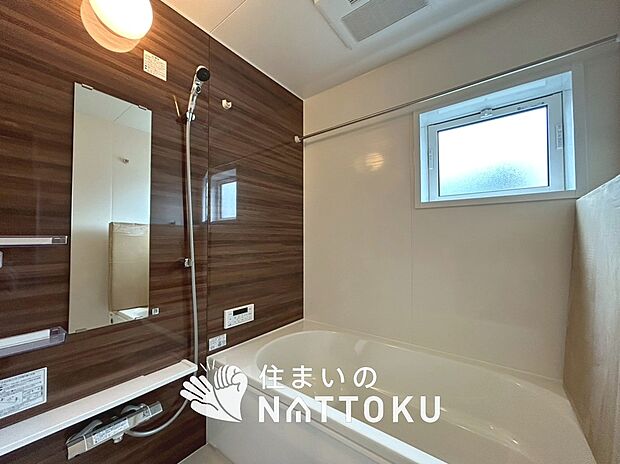 【現地写真（浴室）】浴室暖房乾燥機付き。１坪タイプで広々です。