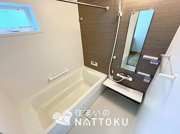 【現地写真（浴室）】浴室暖房乾燥機付き。１坪タイプで広々です。