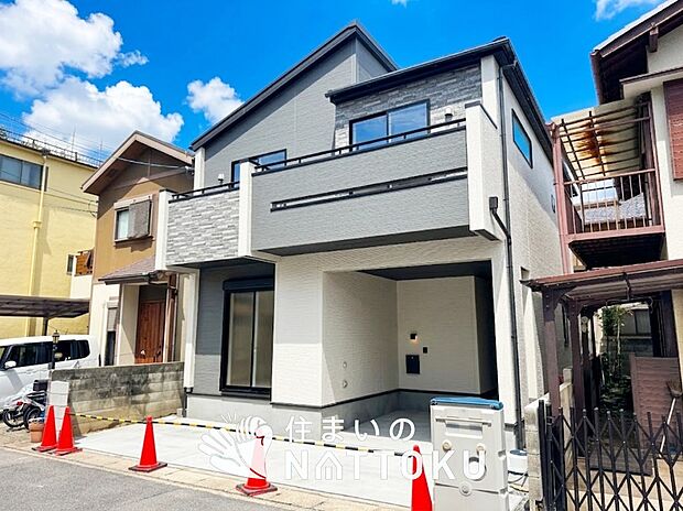 【現地写真(外観)】雨で汚れを落とし、耐久性・耐候性に優れた外壁を使用しています。