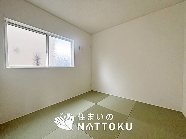 【現地写真(和室)】大壁仕様の新和室。くつろぎの空間です。