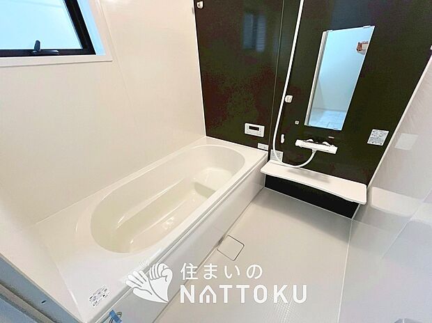 【現地写真（浴室）】浴室暖房乾燥機付き。１坪タイプで広々です。