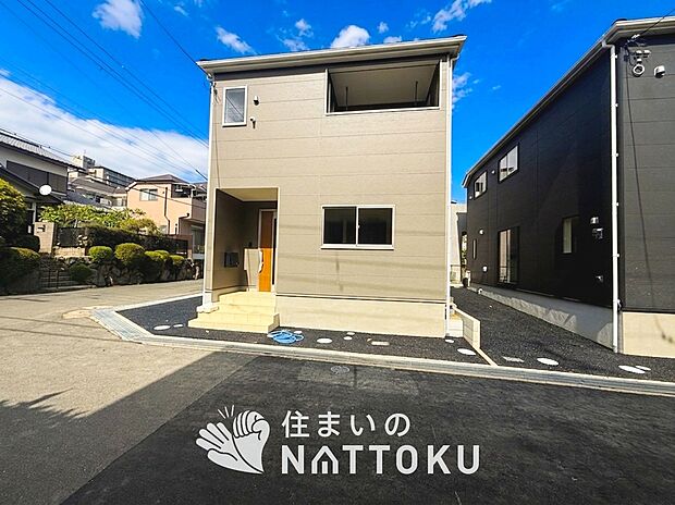 【現地写真（外観）【１号地】】雨で汚れを落とし、耐久性・耐候性に優れた外壁を使用しています。