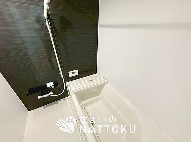 【現地写真（浴室）】浴室暖房乾燥機付き。１坪タイプで広々です。
