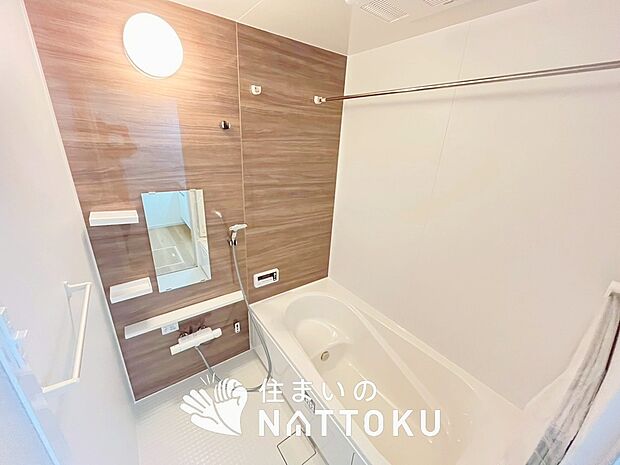 【現地写真(浴室)】浴室暖房乾燥機付き。1坪タイプで広々です。