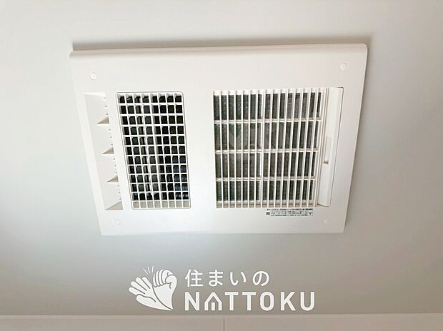 【浴室暖房換気乾燥機】サイドブロー機能で、乾燥効率アップです。
サイドに吹き出しを搭載することにより浴室内を端まで循環する気流ができ、さらに省エネ性能がアップします。
