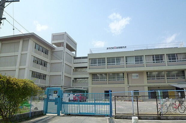 寝屋川市立桜小学校（約520m）