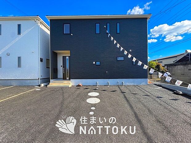 【現地写真(外観)【1号地】】雨で汚れを落とし、耐久性・耐候性に優れた外壁を使用しています。