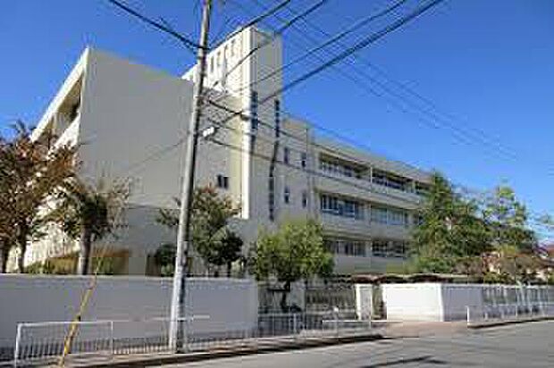 四條畷市立四條畷西中学校(約1,200m)