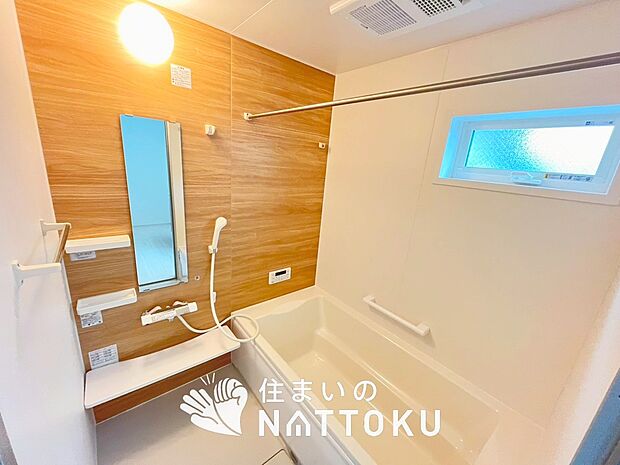 【現地写真(浴室)】浴室暖房乾燥機付き。1坪タイプで広々です。