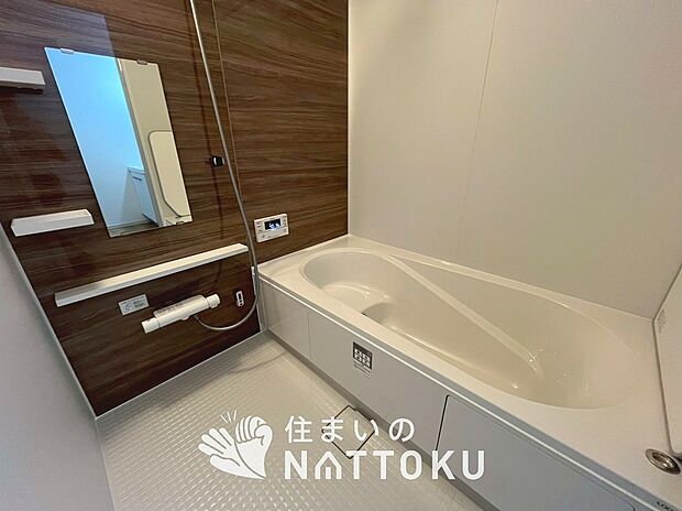 【現地写真（浴室）】浴室暖房乾燥機付き。１坪タイプで広々です。