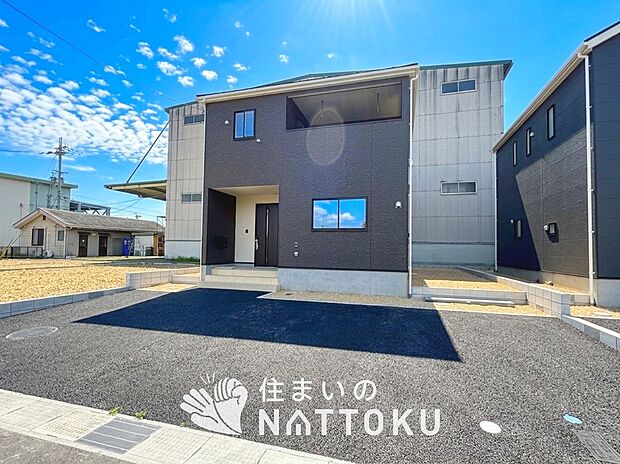 【現地写真（外観）【１号地】】雨で汚れを落とし、耐久性・耐候性に優れた外壁を使用しています。