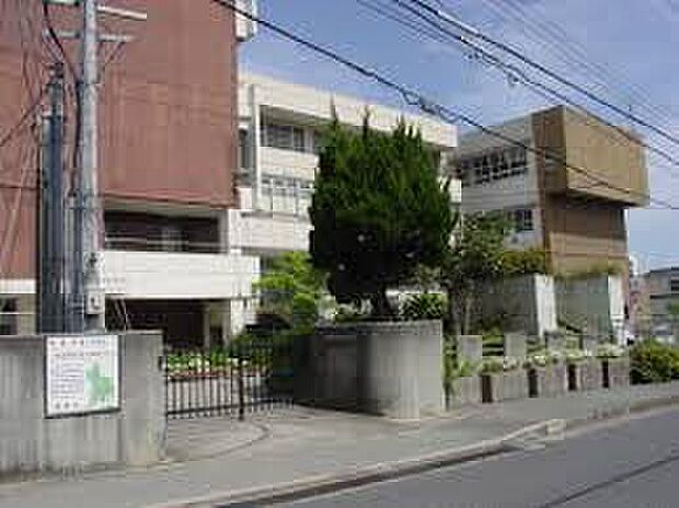 箕面市立第二中学校(約1,500m)