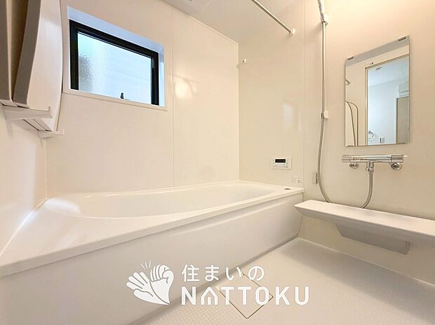 【現地写真（浴室）】浴室暖房乾燥機付き。１坪タイプで広々です。