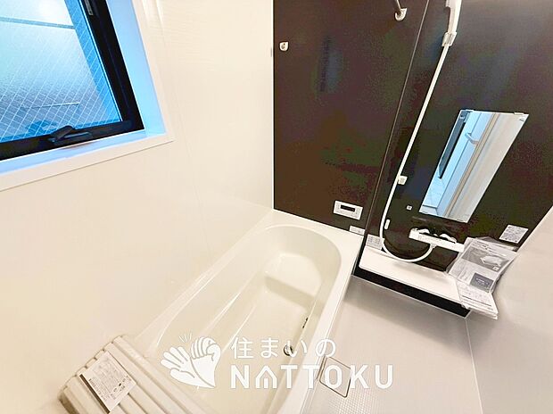 【現地写真(浴室)】浴室暖房乾燥機付き。1坪タイプで広々です。