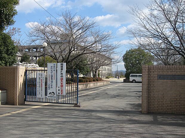 八幡市立男山中学校（約710m）