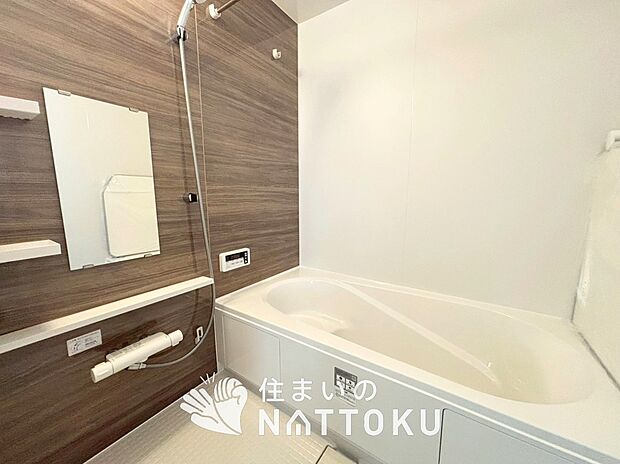 【現地写真（浴室）】浴室暖房乾燥機付き。１坪タイプで広々です。