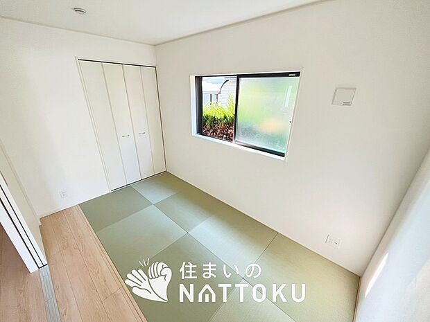 【現地写真（和室）】大壁仕様の新和室。くつろぎの空間です。