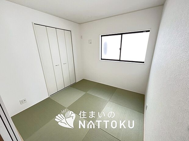 【現地写真（和室）】大壁仕様の新和室。くつろぎの空間です。