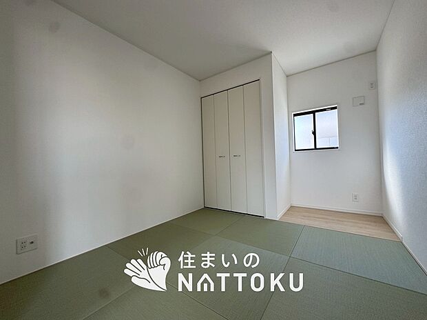 【現地写真(和室)】大壁仕様の新和室。くつろぎの空間です。