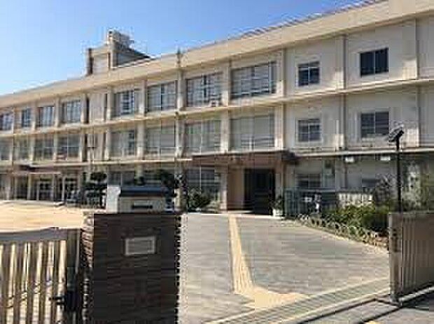 和歌山市立四箇郷小学校(約340m)