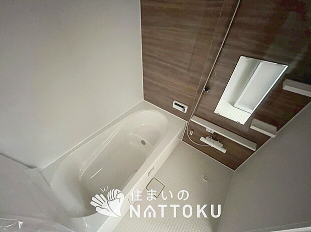 【現地写真(浴室)】浴室暖房乾燥機付き。1坪タイプで広々です。