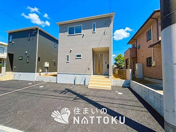 【現地写真(外観)【1号地】】雨で汚れを落とし、耐久性・耐候性に優れた外壁を使用しています。
