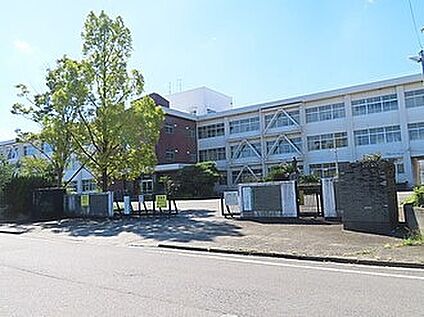 栗東市立栗東中学校 1000ｍ(徒歩13分)