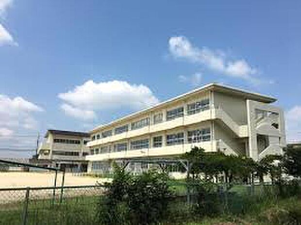 野洲市立三上小学校（約1,000m）