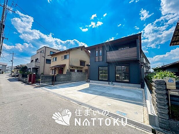 【現地写真（前道含む外観）】健康被害に配慮したもっとも安全性の高い建材を採用し、シックハウス対策をしております。