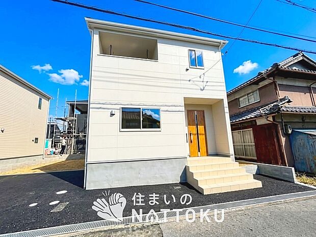 【現地写真(外観)【1号地】】雨で汚れを落とし、耐久性・耐候性に優れた外壁を使用しています。