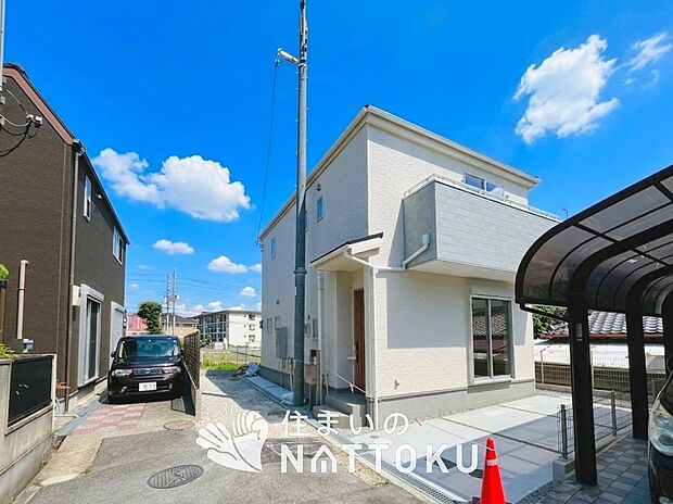 【現地写真（前道含む外観）】健康被害に配慮したもっとも安全性の高い建材を採用し、シックハウス対策をしております。