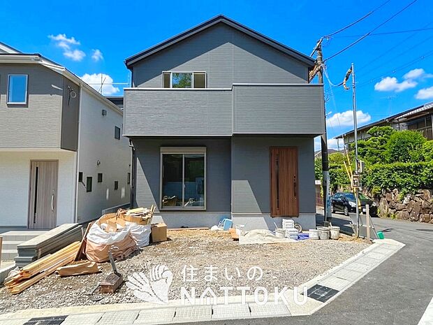 【現地写真（外観）【２号地】】耐震等級最高「３」取得で基準の１.５倍の性能・耐震強度で安心できます。