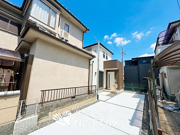 【現地写真(外観)】雨で汚れを落とし、耐久性・耐候性に優れた外壁を使用しています。