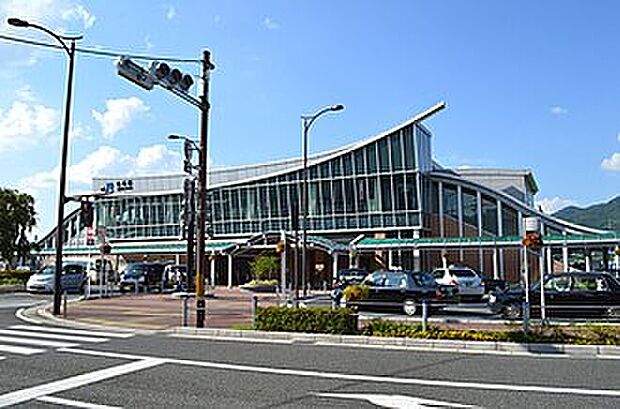 亀岡駅（約1,600m）