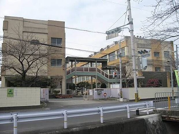 宇治市立西小倉小学校(約1,500m)