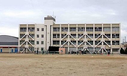 松原市立松原第五中学校 1300ｍ(徒歩17分)