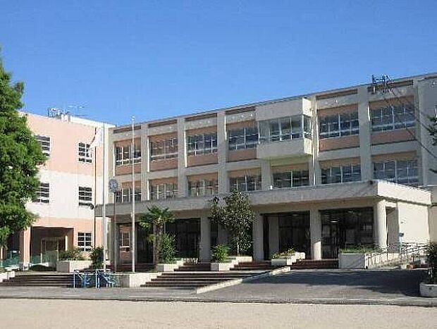 泉佐野市立日根野小学校(約640m)