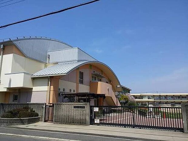 貝塚市立西小学校(約1,500m)
