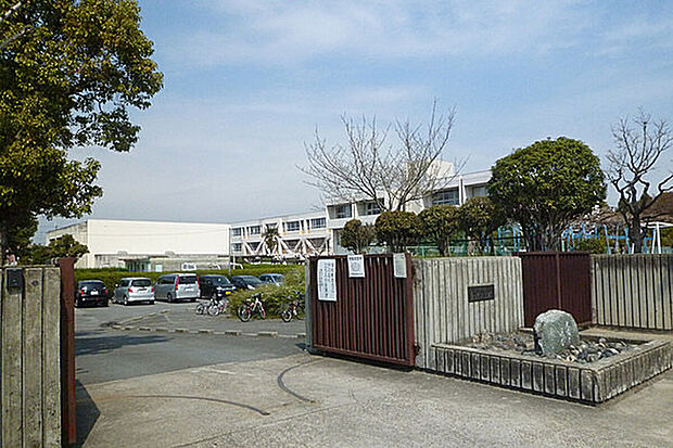 交野市立倉治小学校(約600m)