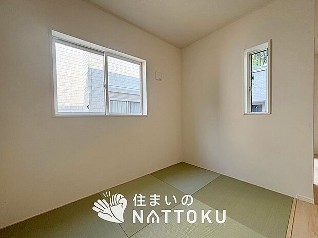 【現地写真（和室）】大壁仕様の新和室。くつろぎの空間です。