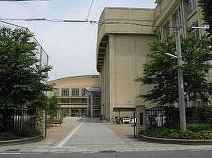 京都市立花山中学校 1400ｍ(徒歩18分)