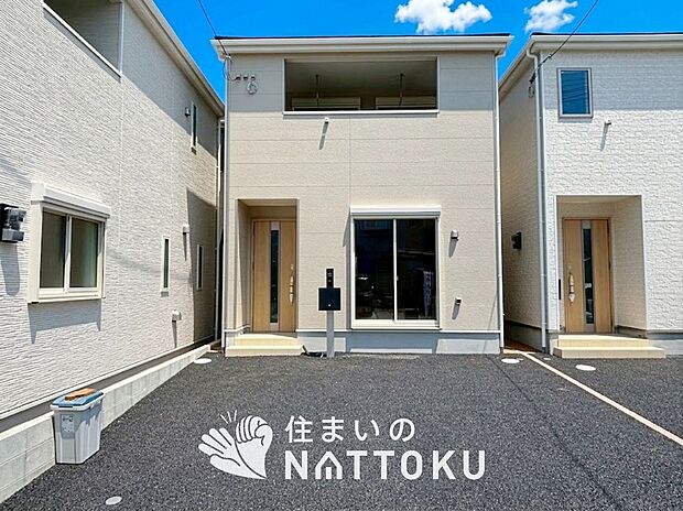 【現地写真(外観)【3号地】】軽くて火災に強い屋根材を採用し、地震時の建物への負担や揺れを軽減しています。