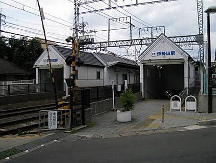 近鉄京都線「伊勢田駅」 800ｍ(徒歩10分)