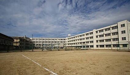 羽曳野市立高鷲中学校 1300ｍ(徒歩17分)