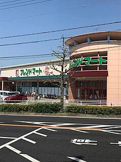 フレンドマート・G宇治市役所前店 670ｍ(徒歩9分)