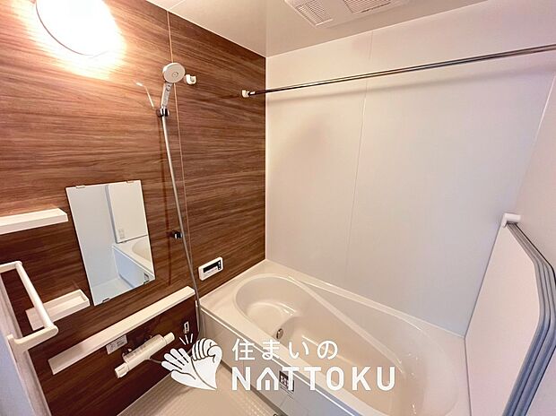 【現地写真(浴室)】浴室暖房乾燥機付き。1坪タイプで広々です。