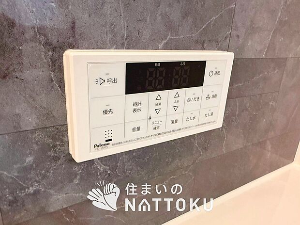 【ビルトインコンロ】フラットな構造で清掃性が高く、過熱防止センサー付3口タイプで日頃の家事も快適です。