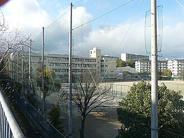 箕面市立第六中学校(約560m)