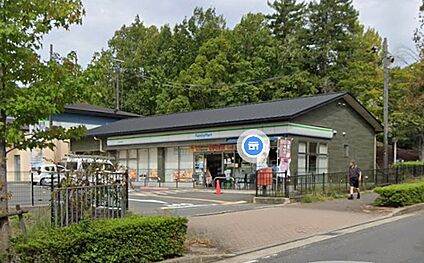 ファミリーマート西京桂坂店 1400ｍ(徒歩18分)
